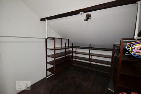 Casa para alugar com 210m², 4 quartos e 1 vagaCloset