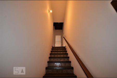 Casa para alugar com 210m², 4 quartos e 1 vagaEscada