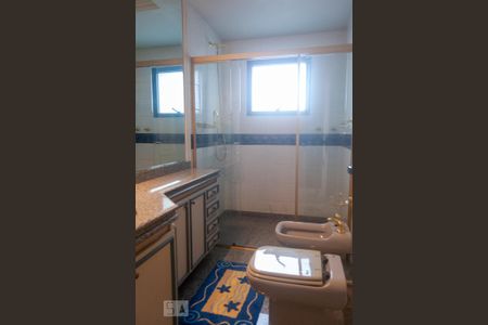 Apartamento para alugar com 255m², 4 quartos e 4 vagas Apartamento para alugar com 255m², 4 quartos e 4 vagasBanheiro 4