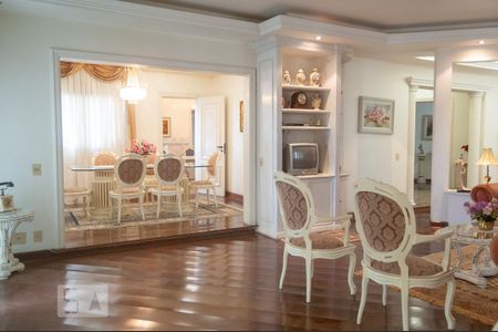 Apartamento para alugar com 255m², 4 quartos e 4 vagas Apartamento para alugar com 255m², 4 quartos e 4 vagasSala