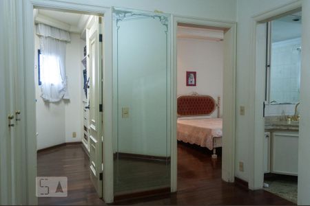 Apartamento para alugar com 255m², 4 quartos e 4 vagas Apartamento para alugar com 255m², 4 quartos e 4 vagasCloset da suíte 1