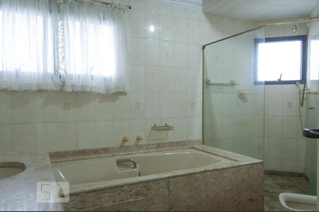 Banheiro da Suíte 1 de apartamento para alugar com 4 quartos, 255m² em Tatuapé, São Paulo