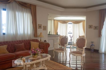 Apartamento para alugar com 255m², 4 quartos e 4 vagas Apartamento para alugar com 255m², 4 quartos e 4 vagasSala