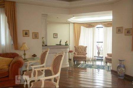 Apartamento para alugar com 255m², 4 quartos e 4 vagas Apartamento para alugar com 255m², 4 quartos e 4 vagasSala