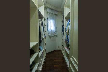 Apartamento para alugar com 255m², 4 quartos e 4 vagas Apartamento para alugar com 255m², 4 quartos e 4 vagasCloset da suíte 1