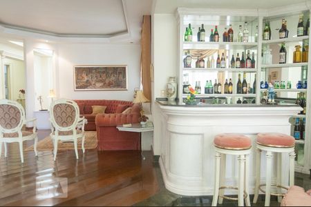 Apartamento para alugar com 255m², 4 quartos e 4 vagas Apartamento para alugar com 255m², 4 quartos e 4 vagasSala