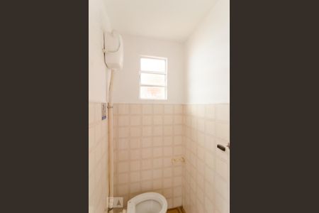 Casa à venda com 300m², 3 quartos e 2 vagas Casa à venda com 300m², 3 quartos e 2 vagasBanheiro de Serviço