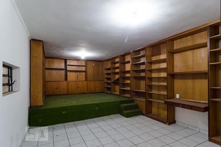 Casa à venda com 300m², 3 quartos e 2 vagas Casa à venda com 300m², 3 quartos e 2 vagasBiblioteca