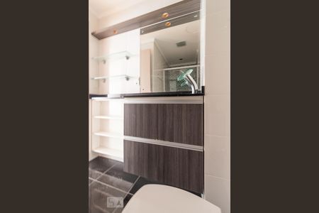 Apartamento à venda com 77m², 2 quartos e 1 vaga Apartamento à venda com 77m², 2 quartos e 1 vagaBanheiro