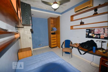 Casa à venda com 500m², 5 quartos e 4 vagas Casa à venda com 500m², 5 quartos e 4 vagasQuarto 4