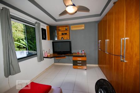 Casa à venda com 500m², 5 quartos e 4 vagas Casa à venda com 500m², 5 quartos e 4 vagasQuarto 3