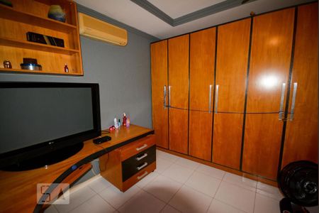 Casa à venda com 500m², 5 quartos e 4 vagas Casa à venda com 500m², 5 quartos e 4 vagasQuarto 3