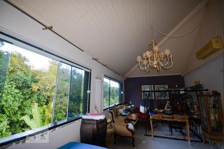 Casa à venda com 500m², 5 quartos e 4 vagas Casa à venda com 500m², 5 quartos e 4 vagasSótão