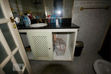 Casa à venda com 500m², 5 quartos e 4 vagas Casa à venda com 500m², 5 quartos e 4 vagasBanheiro Suíte 2