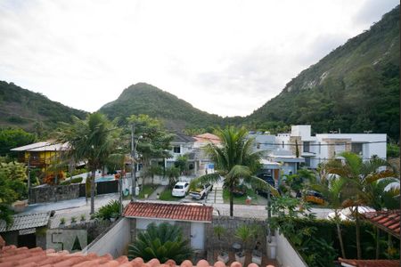 Casa à venda com 500m², 5 quartos e 4 vagas Casa à venda com 500m², 5 quartos e 4 vagasVista Sótão