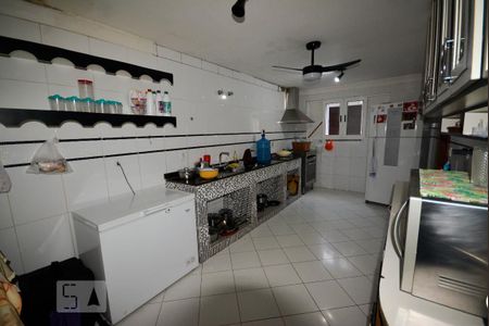 Casa à venda com 500m², 5 quartos e 4 vagas Casa à venda com 500m², 5 quartos e 4 vagasCozinha