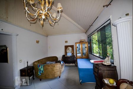 Casa à venda com 500m², 5 quartos e 4 vagas Casa à venda com 500m², 5 quartos e 4 vagasSótão