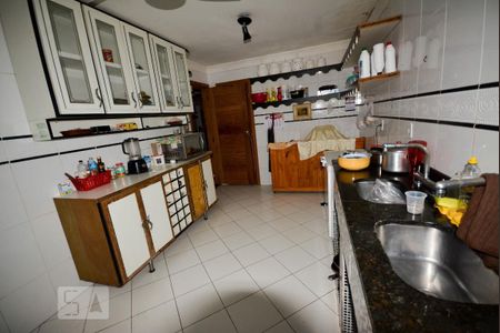 Casa à venda com 500m², 5 quartos e 4 vagas Casa à venda com 500m², 5 quartos e 4 vagasCozinha