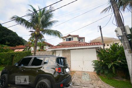 Casa à venda com 500m², 5 quartos e 4 vagas Casa à venda com 500m², 5 quartos e 4 vagasFachada