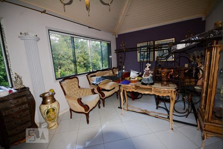 Casa à venda com 500m², 5 quartos e 4 vagas Casa à venda com 500m², 5 quartos e 4 vagasSótão