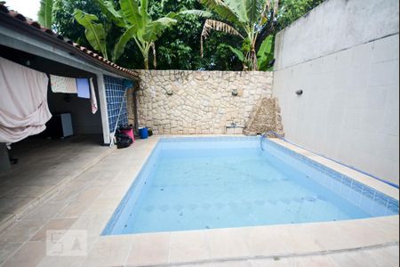 Casa à venda com 500m², 5 quartos e 4 vagas Casa à venda com 500m², 5 quartos e 4 vagasPiscina