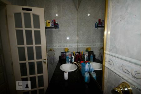 Casa à venda com 500m², 5 quartos e 4 vagas Casa à venda com 500m², 5 quartos e 4 vagasBanheiro Suíte 2