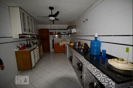 Casa à venda com 500m², 5 quartos e 4 vagas Casa à venda com 500m², 5 quartos e 4 vagasCozinha