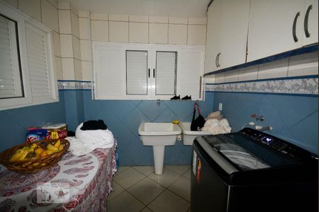 Casa à venda com 500m², 5 quartos e 4 vagas Casa à venda com 500m², 5 quartos e 4 vagasLavanderia