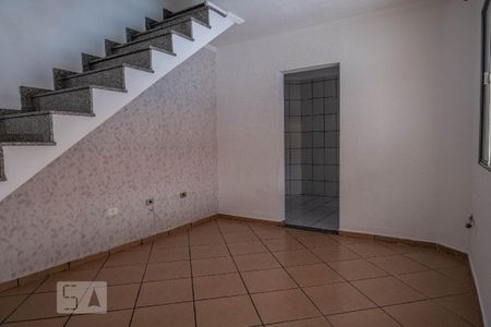 Sala de casa de condomínio para alugar com 2 quartos, 131m² em Vila Continental, São Paulo