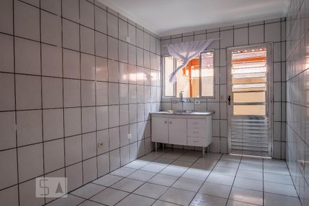 Cozinha de casa de condomínio para alugar com 2 quartos, 131m² em Vila Continental, São Paulo