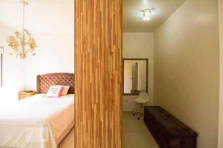 Casa à venda com 300m², 5 quartos e 3 vagas Casa à venda com 300m², 5 quartos e 3 vagasQuarto 3 - Suíte