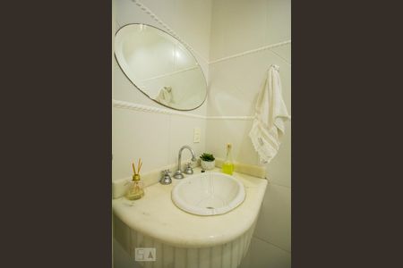 Casa à venda com 300m², 5 quartos e 3 vagas Casa à venda com 300m², 5 quartos e 3 vagasBanheiro Social