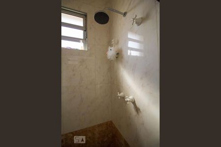 Casa à venda com 300m², 5 quartos e 3 vagas Casa à venda com 300m², 5 quartos e 3 vagasBanheiro Quarto 2 - Suíte