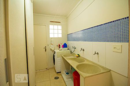 Casa à venda com 300m², 5 quartos e 3 vagas Casa à venda com 300m², 5 quartos e 3 vagasÁrea de Serviço