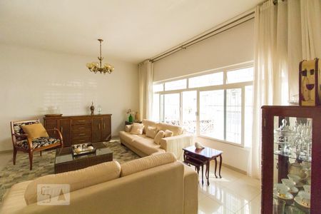 Casa à venda com 300m², 5 quartos e 3 vagas Casa à venda com 300m², 5 quartos e 3 vagasSala de Estar / Sala de Jantar