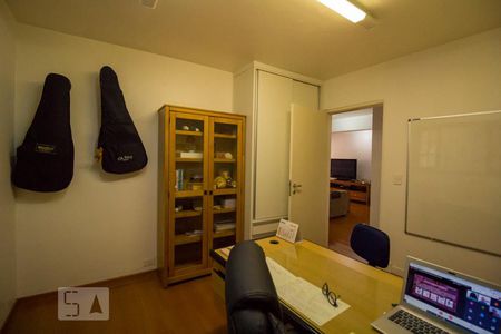 Casa à venda com 300m², 5 quartos e 3 vagas Casa à venda com 300m², 5 quartos e 3 vagasQuarto 4