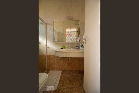 Casa à venda com 300m², 5 quartos e 3 vagas Casa à venda com 300m², 5 quartos e 3 vagasBanheiro Quarto 2 - Suíte