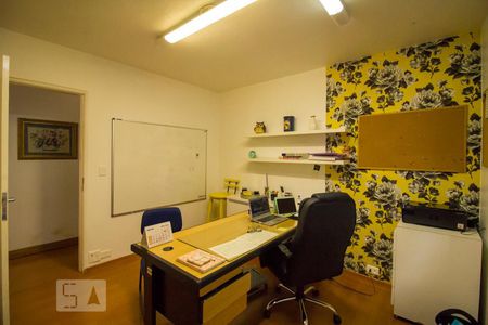 Casa à venda com 300m², 5 quartos e 3 vagas Casa à venda com 300m², 5 quartos e 3 vagasQuarto 4