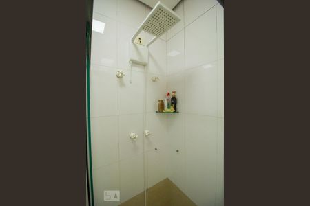 Casa à venda com 300m², 5 quartos e 3 vagas Casa à venda com 300m², 5 quartos e 3 vagasBanheiro Quarto 3 - Suíte