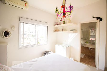 Casa à venda com 300m², 5 quartos e 3 vagas Casa à venda com 300m², 5 quartos e 3 vagasQuarto 2 - Suíte