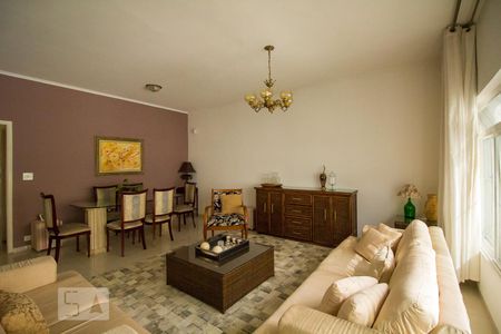 Casa à venda com 300m², 5 quartos e 3 vagas Casa à venda com 300m², 5 quartos e 3 vagasSala de Estar / Sala de Jantar