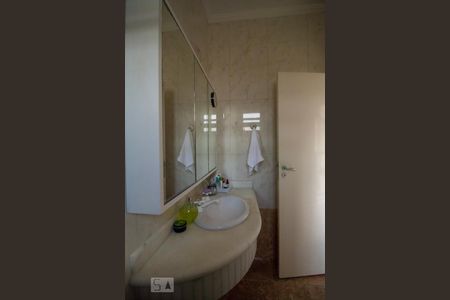 Casa à venda com 300m², 5 quartos e 3 vagas Casa à venda com 300m², 5 quartos e 3 vagasBanheiro Quarto 2 - Suíte