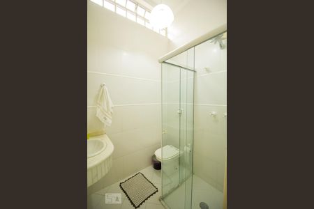 Casa à venda com 300m², 5 quartos e 3 vagas Casa à venda com 300m², 5 quartos e 3 vagasBanheiro Social