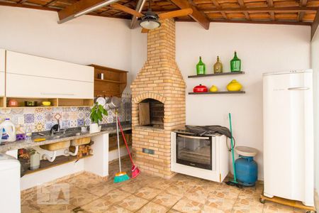 Casa à venda com 300m², 5 quartos e 3 vagas Casa à venda com 300m², 5 quartos e 3 vagasChurrasqueira