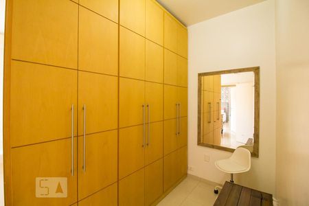 Casa à venda com 300m², 5 quartos e 3 vagas Casa à venda com 300m², 5 quartos e 3 vagasCloset Quarto 3 - Suíte