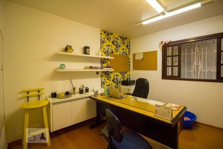 Casa à venda com 300m², 5 quartos e 3 vagas Casa à venda com 300m², 5 quartos e 3 vagasQuarto 4