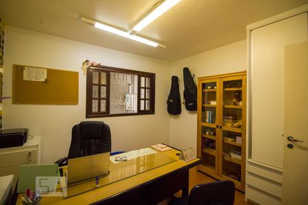 Casa à venda com 300m², 5 quartos e 3 vagas Casa à venda com 300m², 5 quartos e 3 vagasQuarto 4