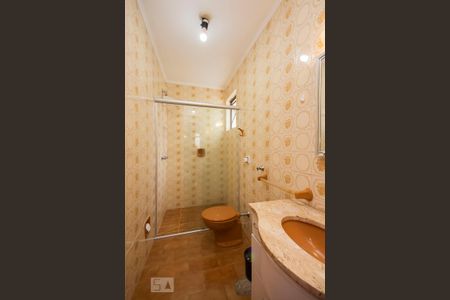 Banheiro de apartamento para alugar com 1 quarto, 40m² em Santa Cecília, Porto Alegre