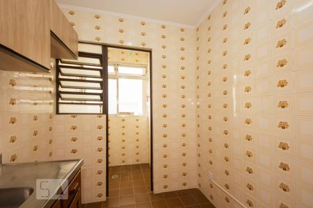Cozinha de apartamento para alugar com 1 quarto, 40m² em Santa Cecília, Porto Alegre