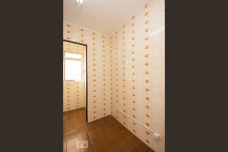 Cozinha de apartamento para alugar com 1 quarto, 40m² em Santa Cecília, Porto Alegre